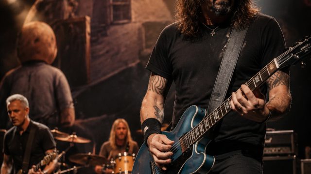 Foo Fighters Pay Tribute to Sunny Day Real Estate with Iconic Cover | cara memasang togel online, le