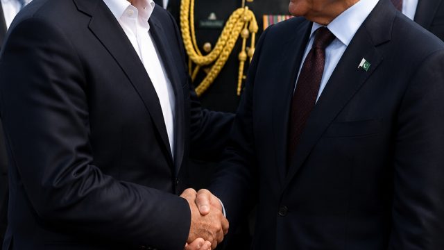 Iran's President Pezeshkian Visits Pakistan Amid US-Iran Negotiations | liga788, bentuk dan ukuran b