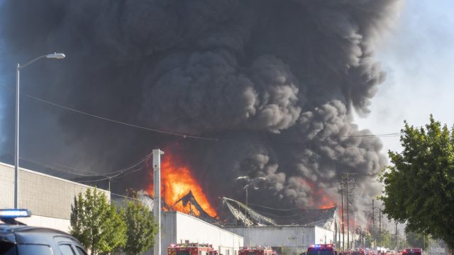 Smoke from Los Angeles Warehouse Fire Raises Urgent Air Quality Concerns | bola88 info, bos88 rtp