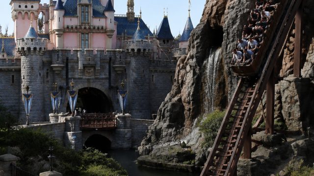 Incident at Disneyland: Guest Escapes Ride, Falls 52 Feet | pola slot gates of olympus hari ini, chi