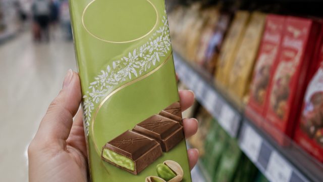 New Lindt LINDOR Pistachio Bar Launches Exclusively at SPAR UK | manga the promised neverland, judi 